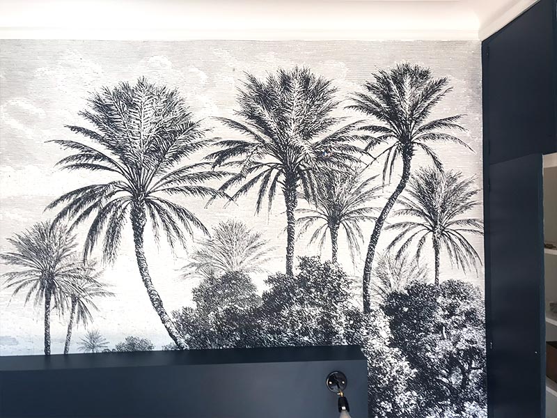 Poster mural avec des palmiers dans une chambre